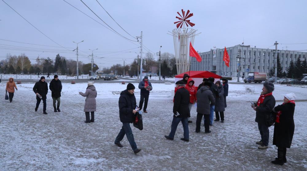 В День народного единства в Омске прошла серия пикетов КПРФ