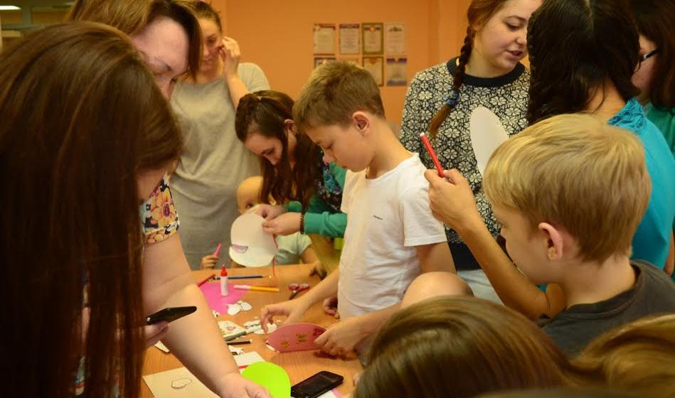 Белгородские комсомольцы отметили День матери
