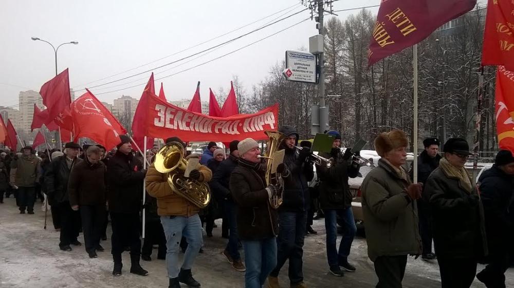 По страницам газеты «Правда Москвы». По главной улице - колонной