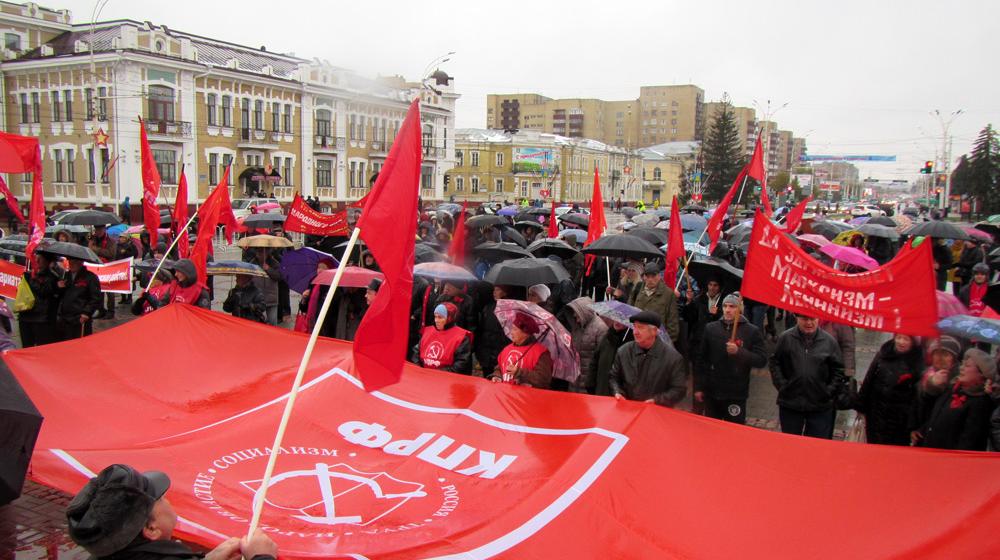 Тамбовские коммунисты провели шествие и митинг в честь годовщины Октябрьской революции