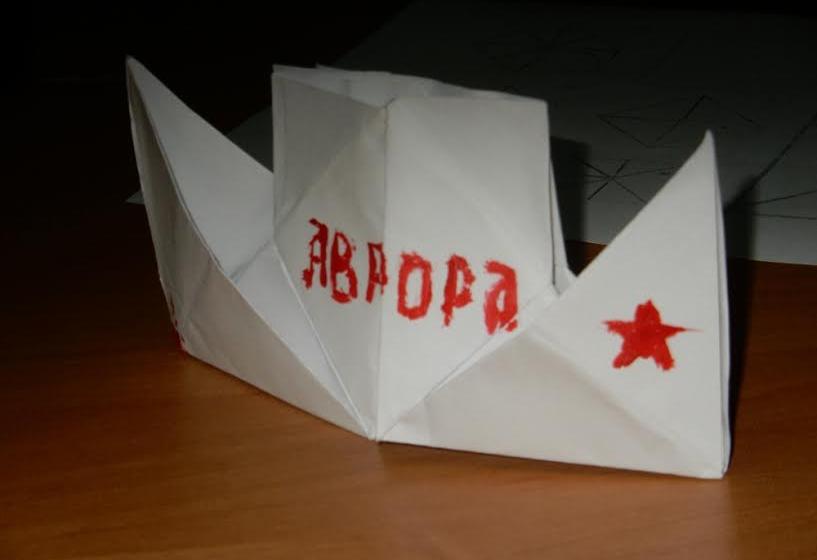 Севастопольские комсомольцы и пионеры готовятся к празднованию Великой Октябрьской революции
