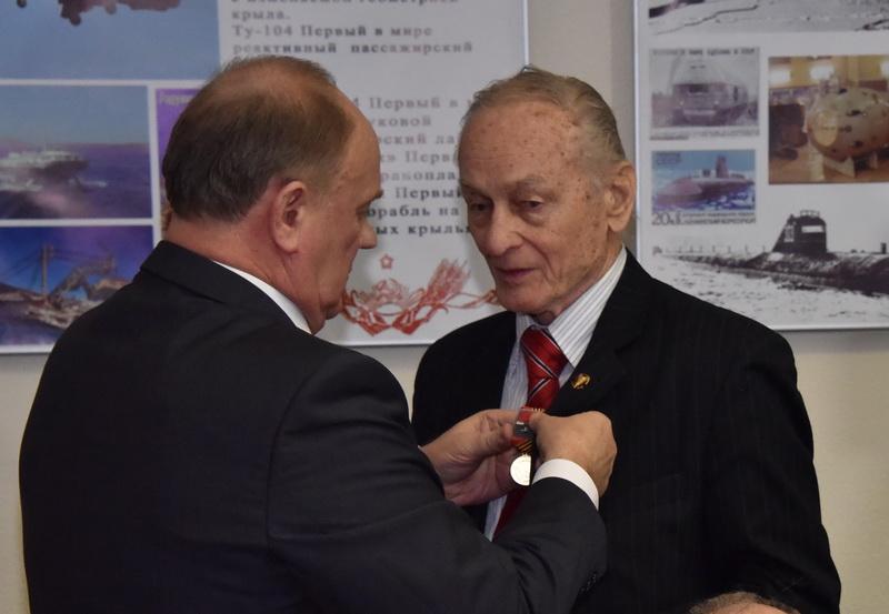 Г.А. Зюганов наградил памятными медалями ЦК КПРФ группу деятелей культуры 