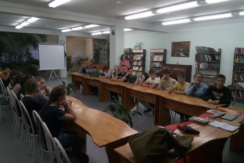Красноярский край. Комсомольцы Железногорска провели патриотический урок с учениками 8-9 классов
