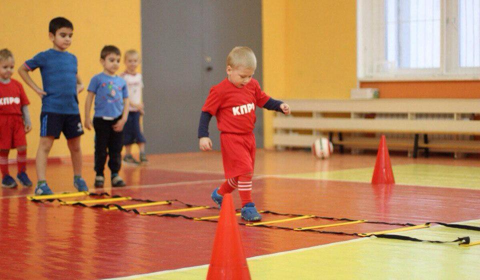 Спортклуб КПРФ открыл футбольную школу для самых маленьких