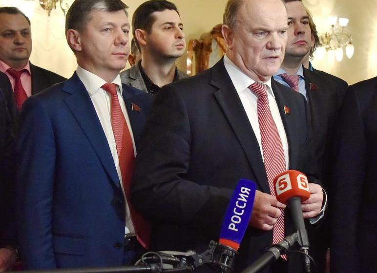 Геннадий Зюганов передаст президенту Путину предложения об установке памятника революции