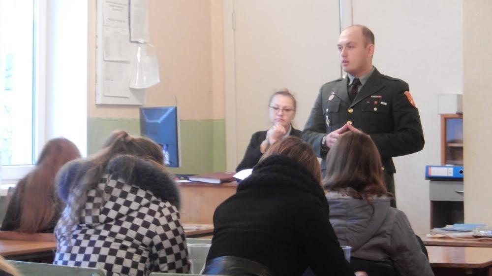 Севастопольские комсомольцы провели "классный час" на тему "Насилие в подростковой среде"