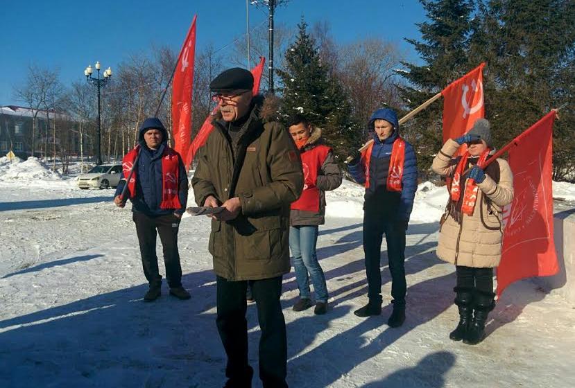 Сахалинская область. Анивские коммунисты почтили память Владимира Ильича Ленина возложением цветов
