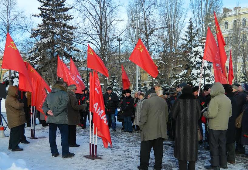 Самарские коммунисты возложили цветы к памятнику В.И. Ленину