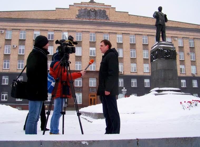 Орловские коммунисты возложили цветы к памятнику В.И. Ленину
