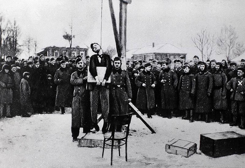 «История одной фотографии». Газета "Правда" рассказала ранее малоизвестные подробности задержания фашистких изуверов - участников казни Зои Космодемьянской