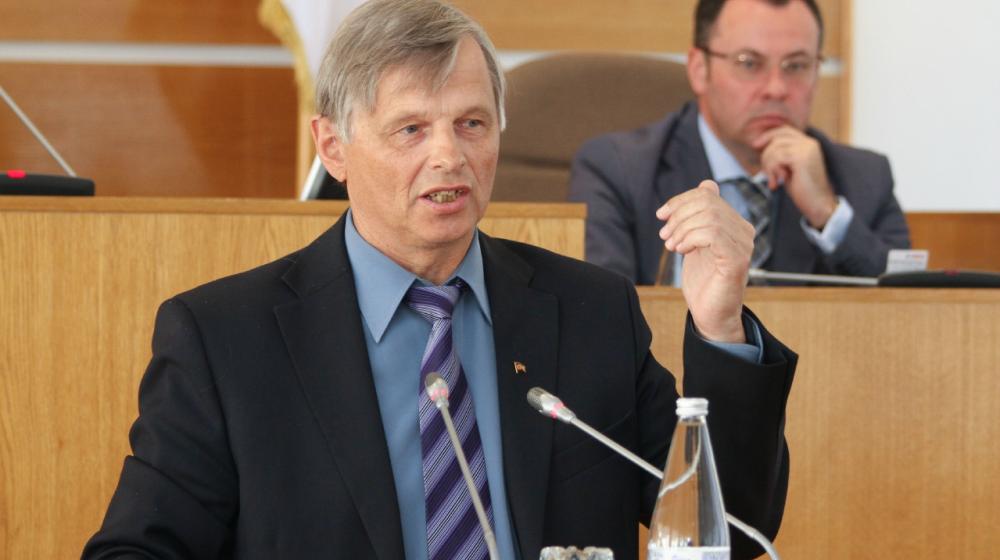 Депутат Законодательного Собрания Вологодской области от КПРФ Михаил Селин: "Поднимать село нужно не числом, а умением"