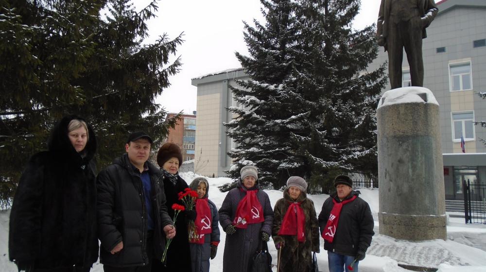 В Кемеровской области в день памяти Владимира Ильича Ленина прошли митинги, пикеты и возложения