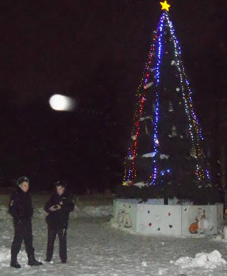 Ивановская область. Жители Вичуги второй год игнорируют главную городскую ёлку и водят новогодние хороводы вокруг… памятника Ленину