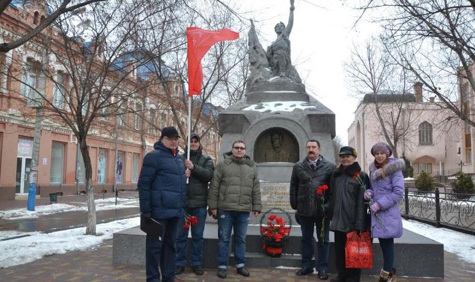 Коммунисты провели митинг, посвященный 99-й годовщине установления Советской власти в Астраханской области