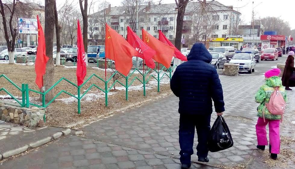 Приморский край. Пикетом против повышения тарифов на услуги ЖКХ коммунисты города Артема дали старт масштабным мероприятиям в честь 100-летия Великого Октября