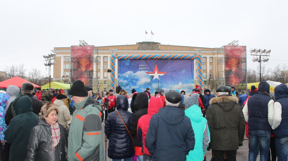 Новгородские коммунисты приняли участие в общегородском празднике в честь годовщины создания Советской Армии и Военно-Морского Флота