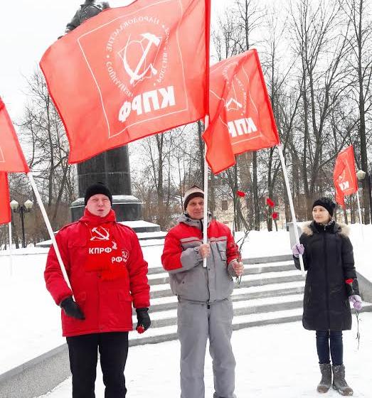 Ивановские коммунисты провели у памятника Фрунзе митинг, посвященный 99-й годовщине создания Красной Армии