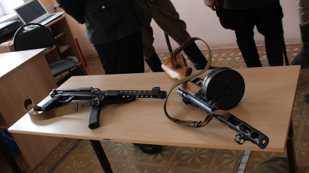 Комсомольцы Севастополя рассказали школьникам о Красной Армии