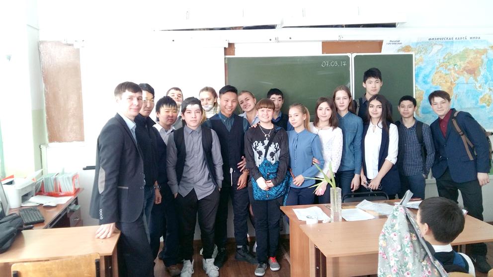 Якутские комсомольцы провели открытый урок на тему «Международный женский день — 8 Марта»