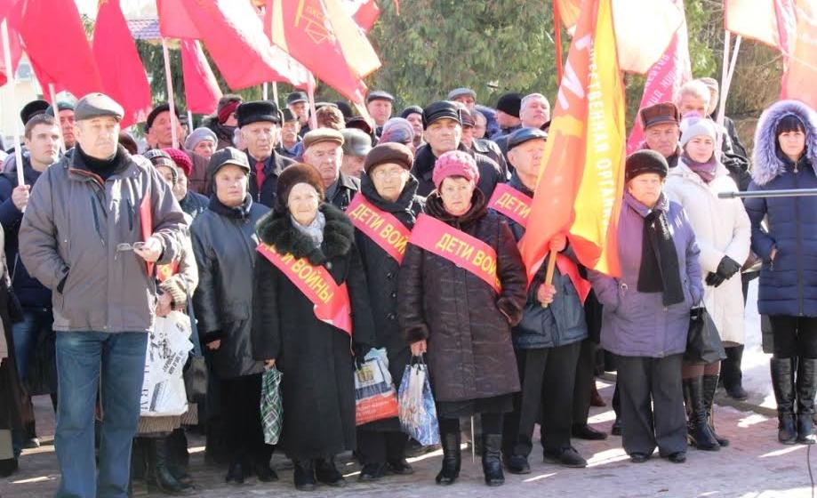 В Пензе прошёл митинг-концерт «Навстречу 100-летию Великого Октября»