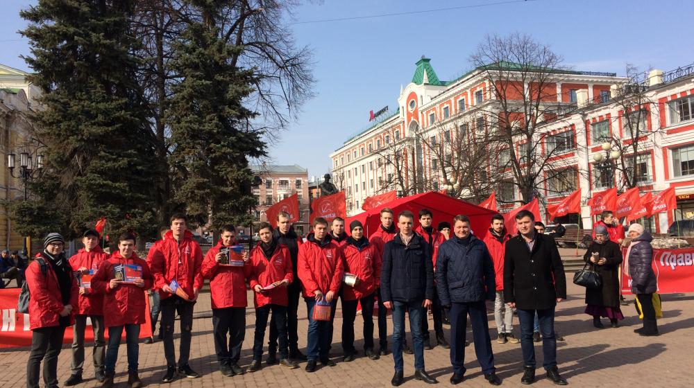 Нижегородские коммунисты провели акцию протеста против ухудшения социального положения граждан России