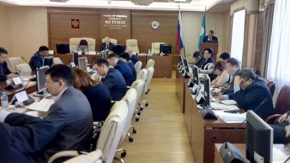 Вице-спикер парламента Якутии коммунист Виктор Губарев провел «правительственный час» по вопросам обеспечения северного завоза и подготовки противопаводковых мероприятий в арктических районах