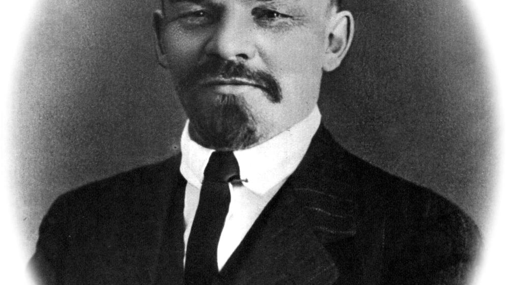 Проект KPRF.RU "Хроника революции". 13 марта 1917 года: В Петрограде сдались последние защитники режима, Петросовет выступил за cоздание Временного революционного правительства, царь пытается добраться до Петрограда