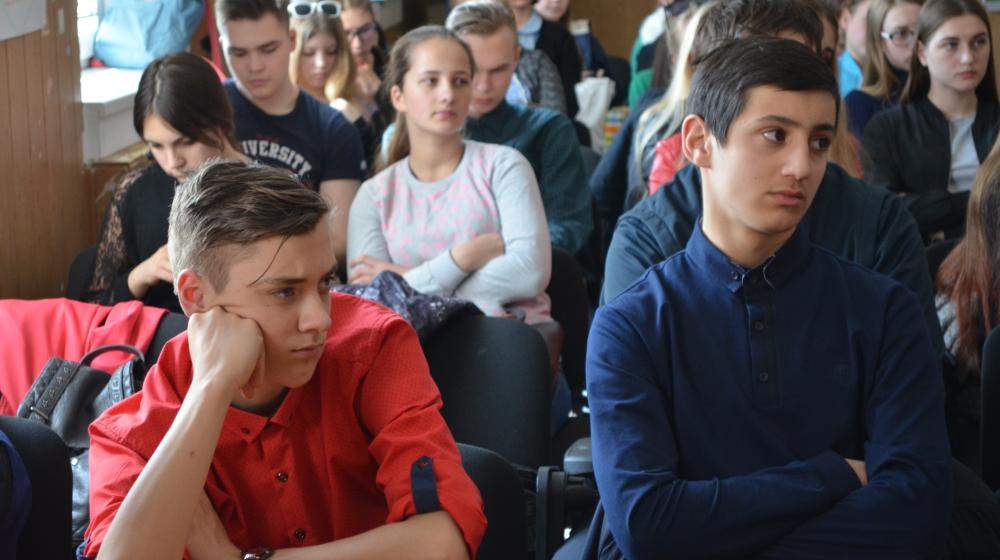 Севастополь. Комсомольцы проводят профилактические беседы со школьниками и студентами против наркомании