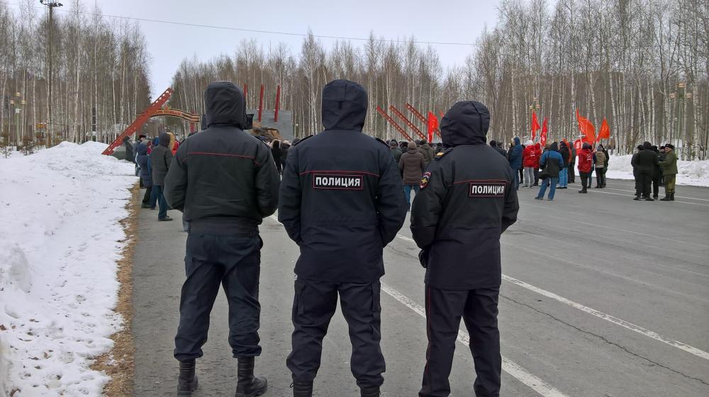 Ханты-Мансийский автономный округ. Нижневартовск. Коммунисты провели митинг против передачи муниципальной собственности в концессионное управление