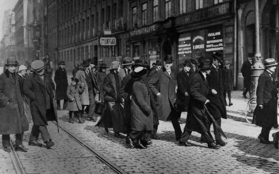 Проект KPRF.RU "Хроника революции". 13 апреля 1917 года: Плеханов вернулся в Россию, Ленин прибывает в Стокгольм, откуда направляется в Петроград
