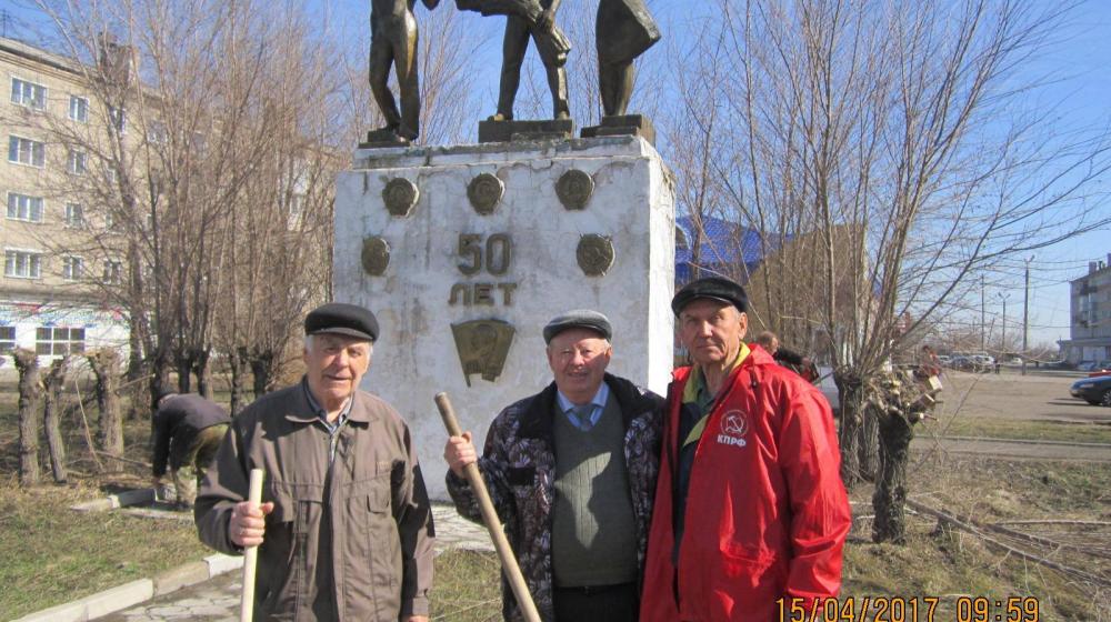 Алтайский комсомол провел флэшмоб «Ленин в городе»