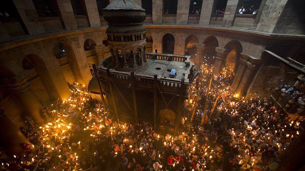 "Интерфакс": Благодатный огонь сошел в Иерусалиме