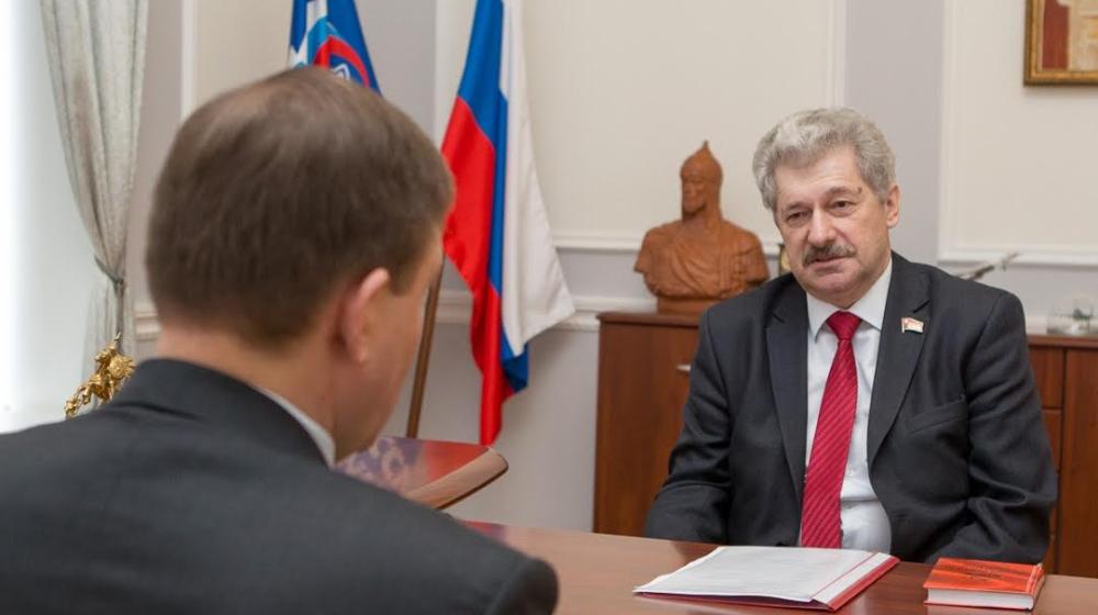 Лидер коммунистов Псковской области Петр Алексеенко встретился с губернатором