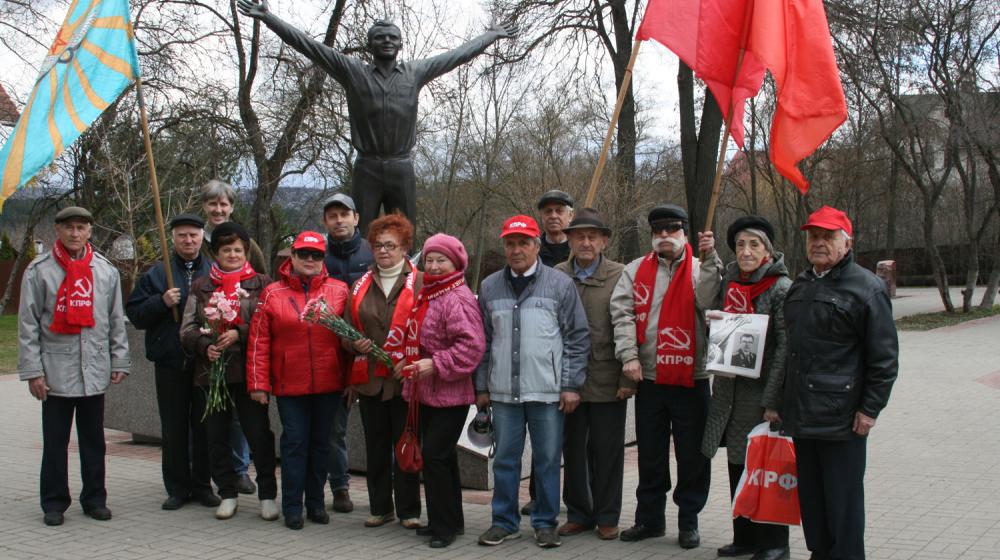 В Калуге коммунисты отметили День космонавтики