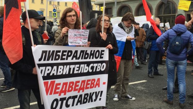 "Интерфакс" о протестном митинге КПРФ в центре Москвы: "Пока трудовой народ не проснется, трудно одолеть эту мафию, которая вцепилась в наши природные ресурсы"