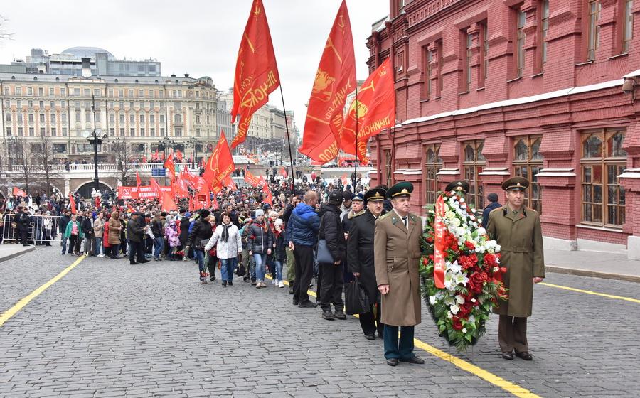 Возложение цветов к Мавзолею В.И. Ленина на Красной площади