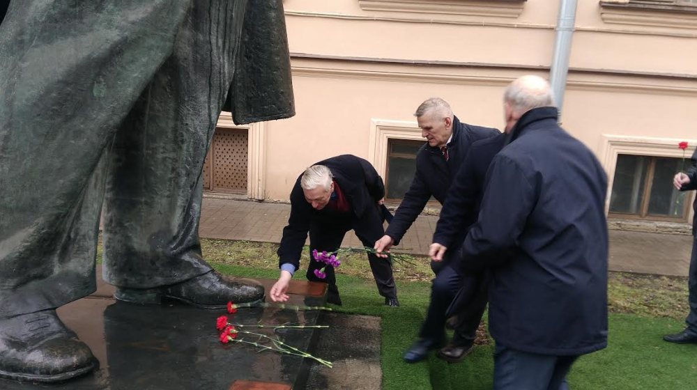 А.В. Воронцов принял участие в возложении цветов к памятнику В.И. Ленину в Петербурге