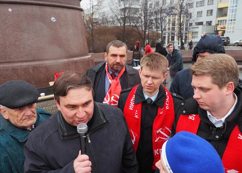 Свердловский министр ЖКХ вышел на протестный митинг КПРФ