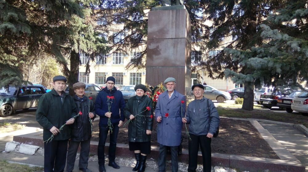 Калуга. Ленин жил, Ленин жив, Ленин будет жить!