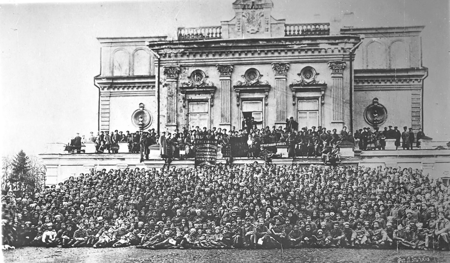 Проект KPRF.RU "Хроника революции". 29 апреля 1917 года: Военный министр Гучков утвердил "Положение о комитетах в войсках и дисциплинарных судах", В Петрограде и других городах прошли демонстрации и митинги против травли В.И. Ленина