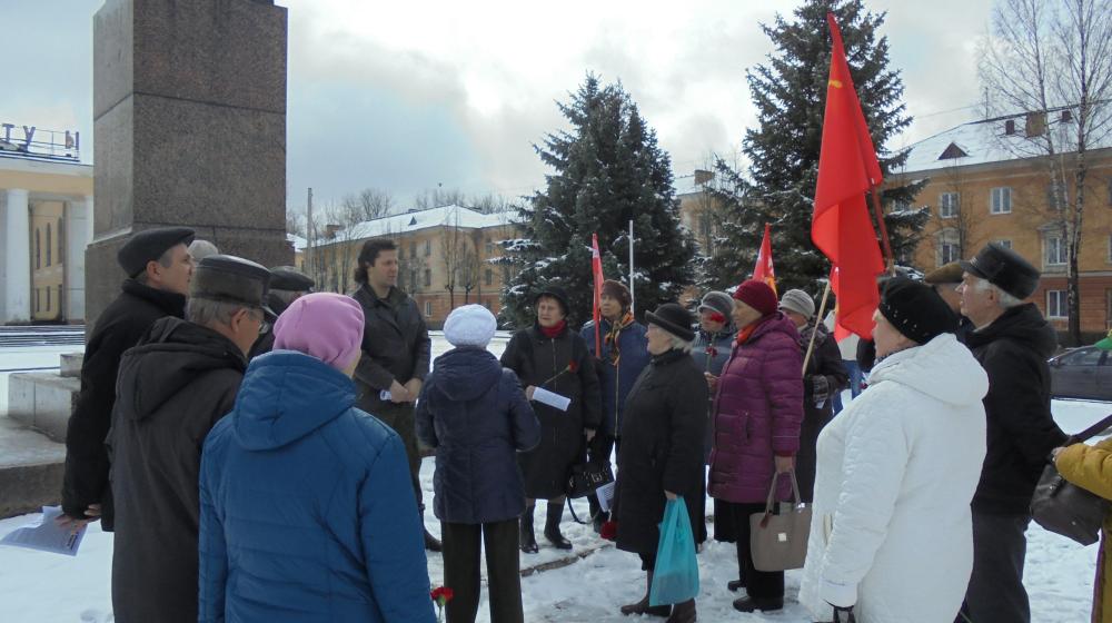 Ленинградская область. Коммунисты провели митинг в городе Сланцы