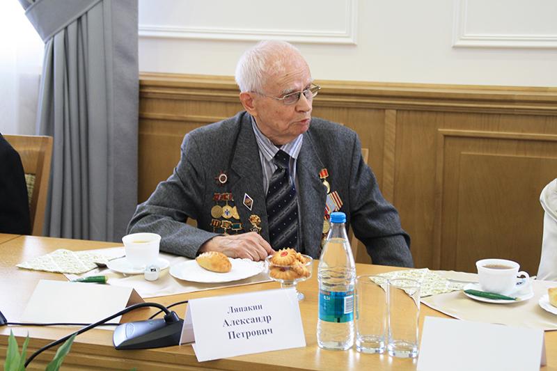 Мэр Новосибирска Анатолий Локоть встретился с ветеранами Великой Отечественной войны