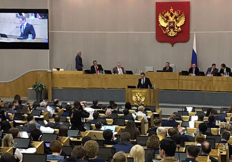 Первый секретарь ЦК ЛКСМ РФ Владимир Исаков выступил на парламентских слушаниях в Госдуме