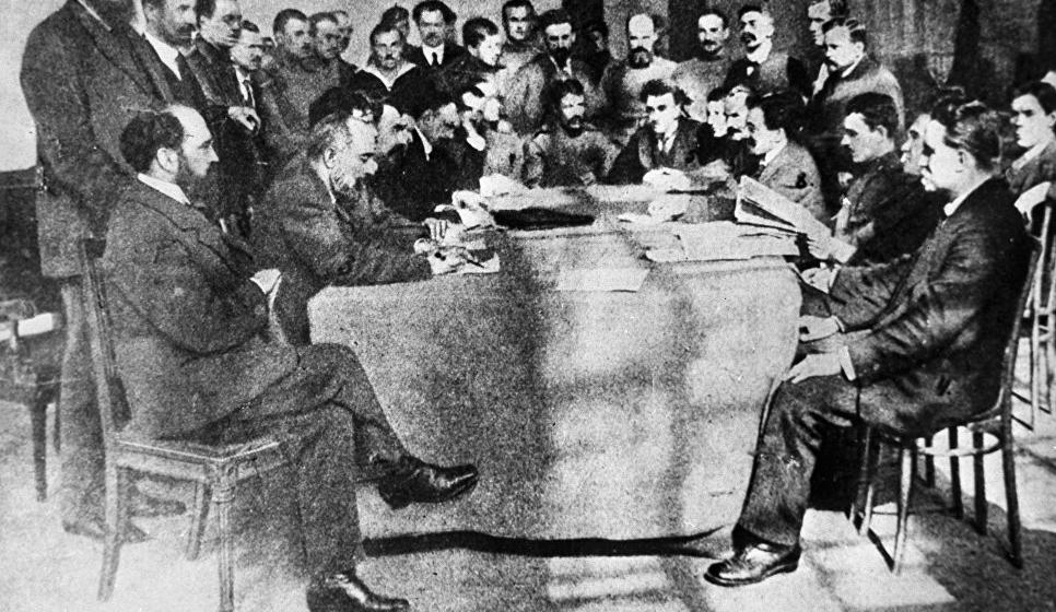 Проект KPRF.RU "Хроника революции". 11 мая 1917 года: Исполком Петроградского совета высказался против вхождения в коалиционное правительство,  продолжает работу Всероссийская Конференция РСДРП(б) 