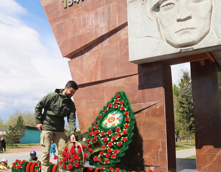 Тувинские коммунисты и комсомольцы в первых рядах «бессмертного полка»