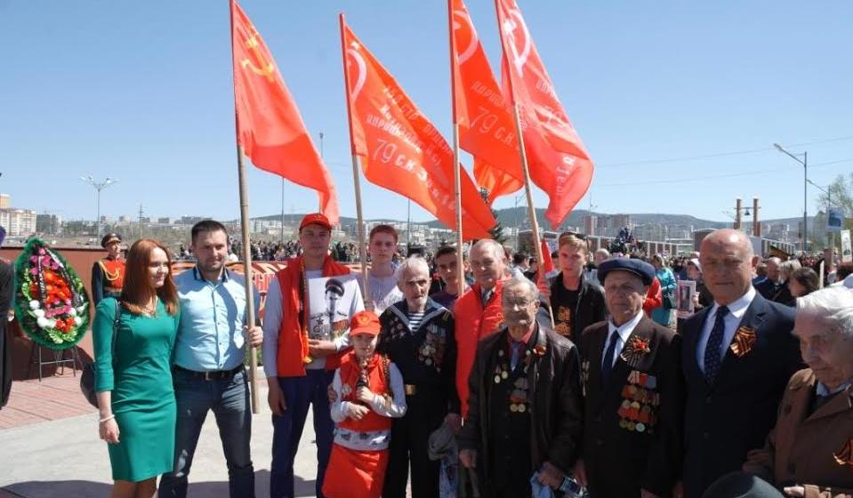 В День Победы читинские коммунисты возложили цветы и  венок к Вечному Огню