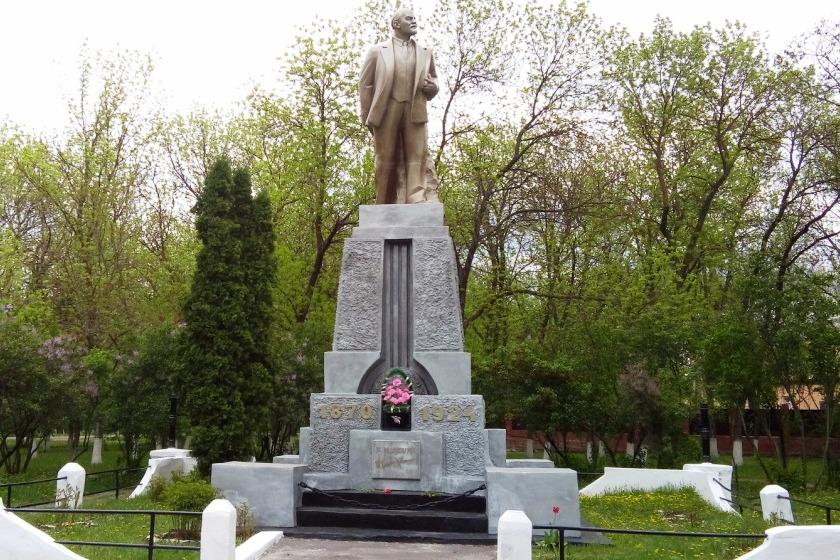 Саратовская область. Ремонт памятников В.И. Ленину произведен