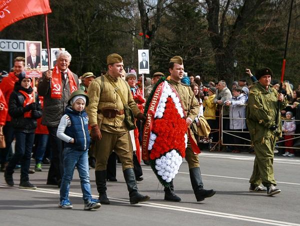 Новгородские коммунисты приняли участие в шествии «Бессмертный полк»