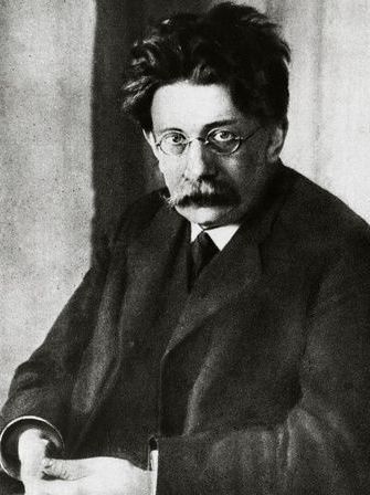 Проект KPRF.RU "Хроника революции". 26 мая 1917 года: Установлено наказание за нападение на винные склады, Петроградский Совет заслушал отчеты министров-социалистов