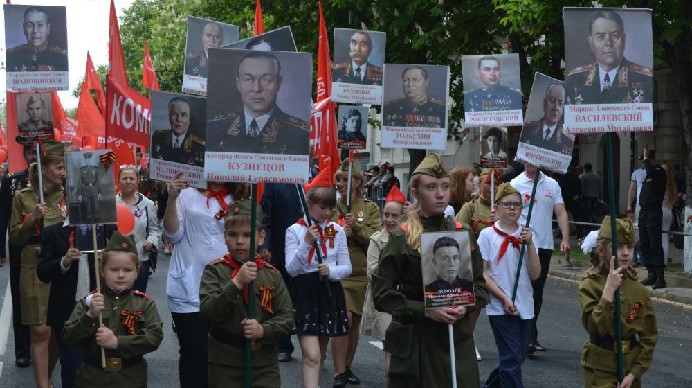Севастопольские коммунисты праздничным шествием отметили День Победы